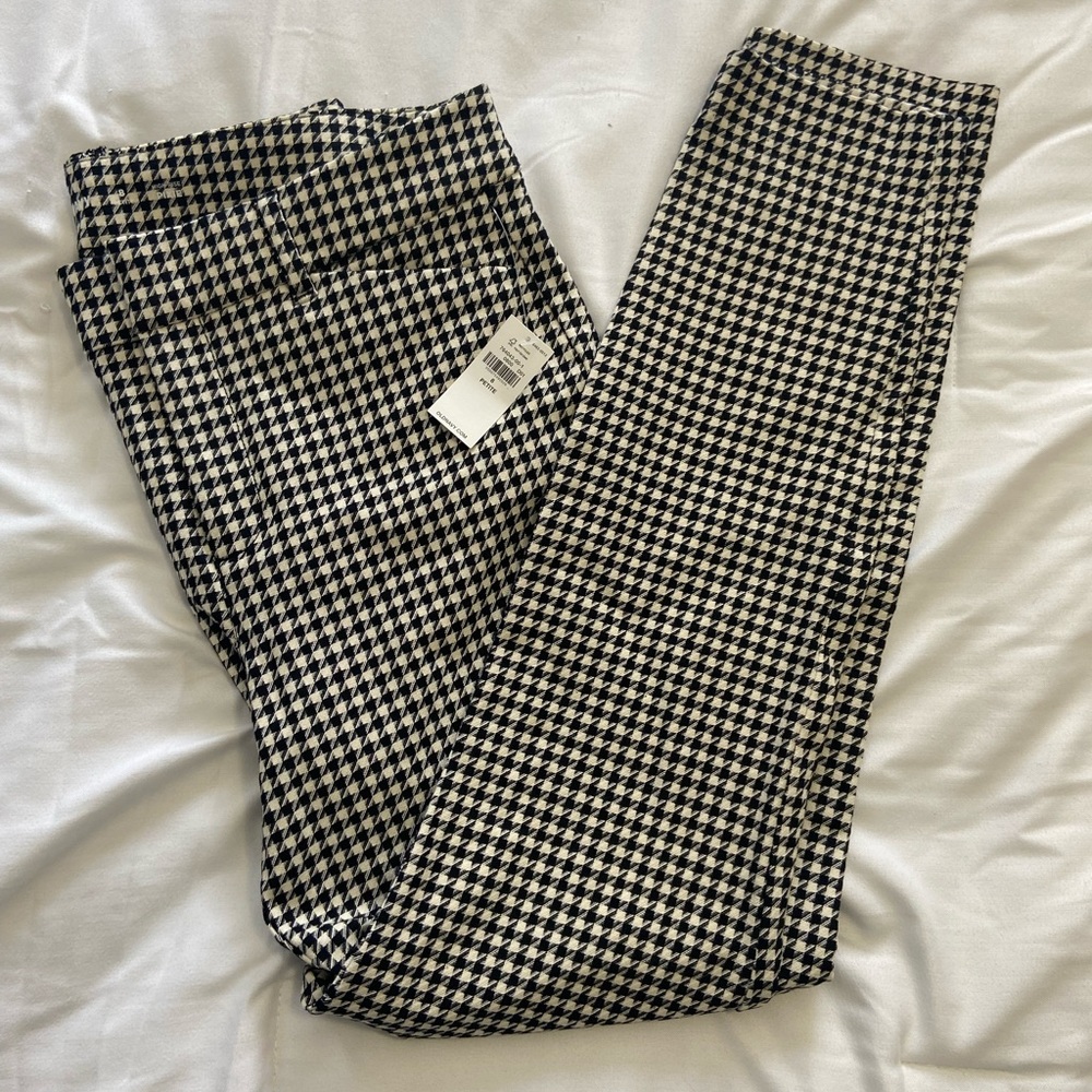SOLD Old Navy Black & White Pixie Pant - Picture 3 of 9